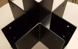 Zakázková ocelová spojka KOVKOM Zakázková ocelová spojka s osmi rameny a otvory pro šrouby, detail precizní kovovýroby pro konstrukce KOVKOM