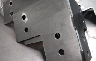 Svařované ocelové komponenty Svařované ocelové díly pro zábradlí nebo schody. Přesné kovové komponenty pro zakázkovou kovovýrobu KOVKOM.