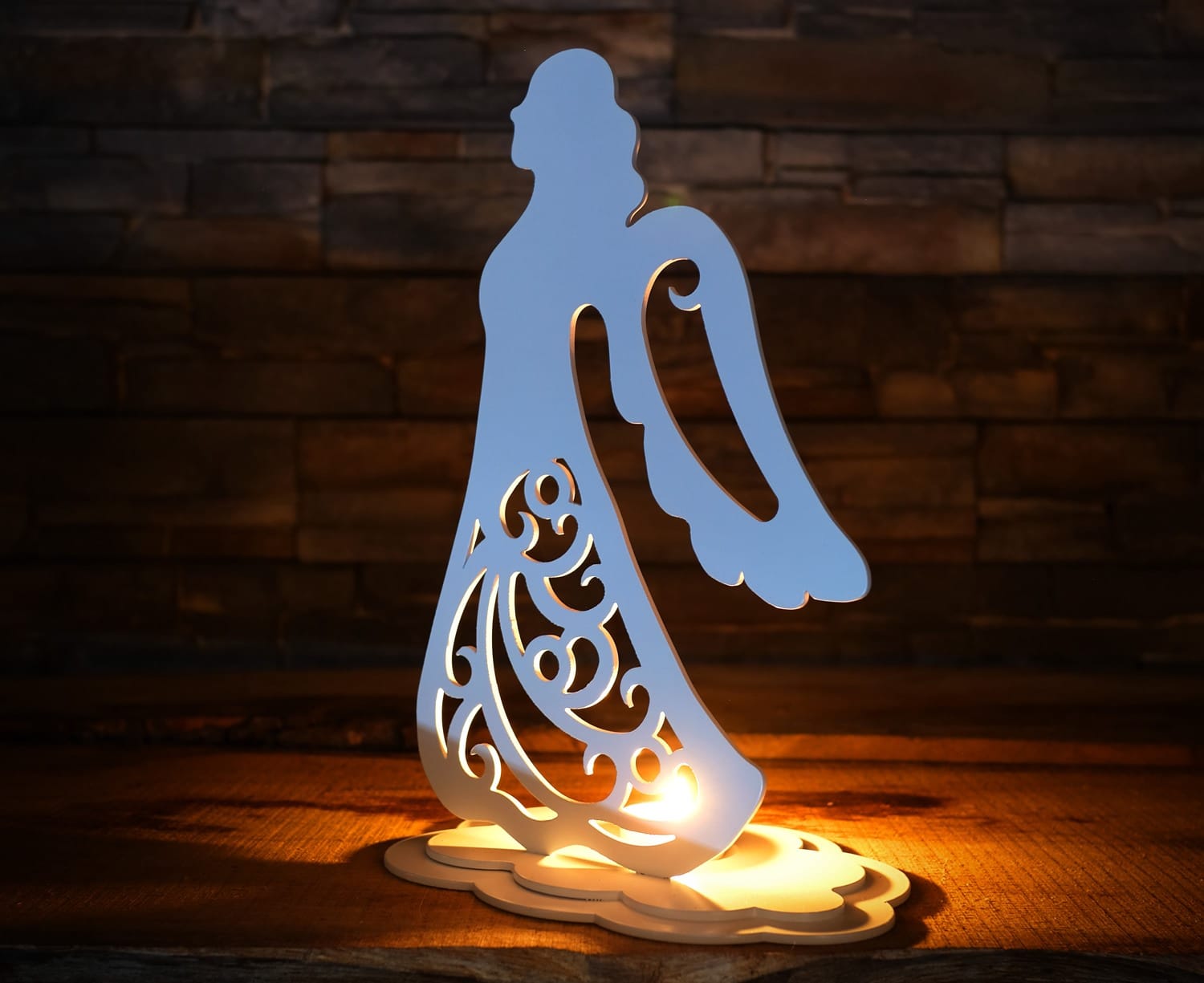 andel-bila-leva-05 Bílý svícen s motivem ženy jako anděla