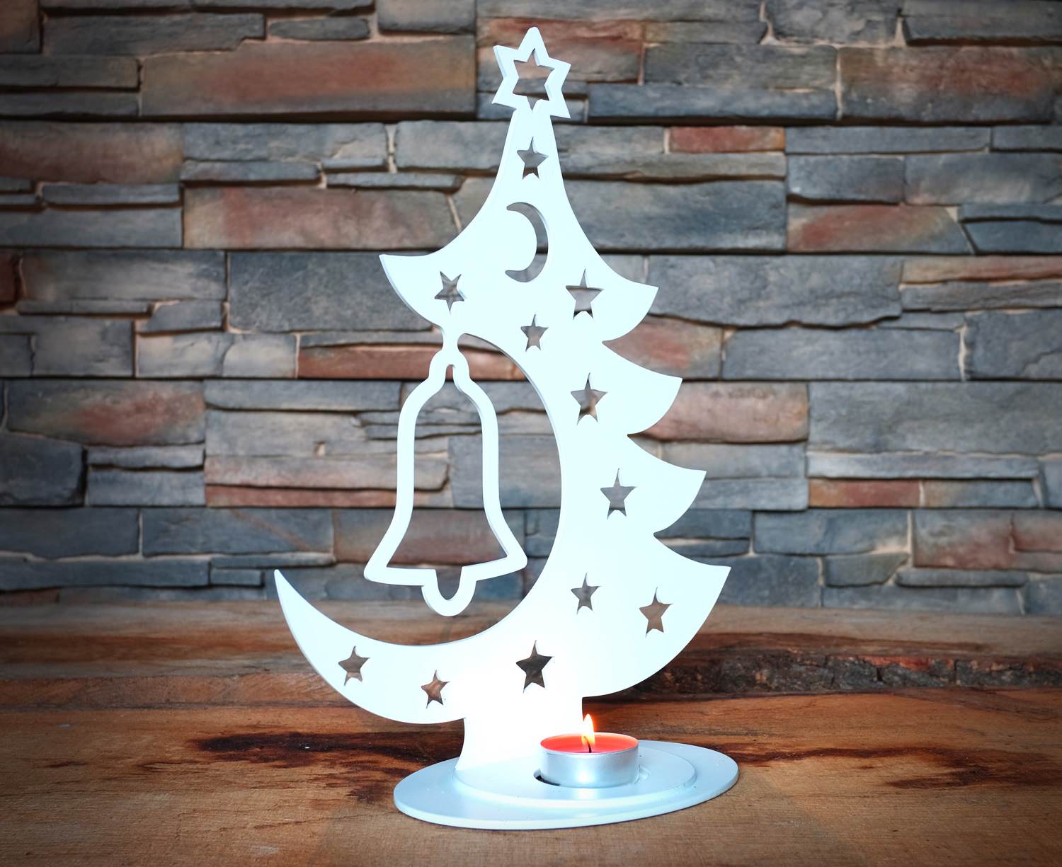 stromek-bila-04 Bílý vánoční svícen v podobě stromku se zvonkem