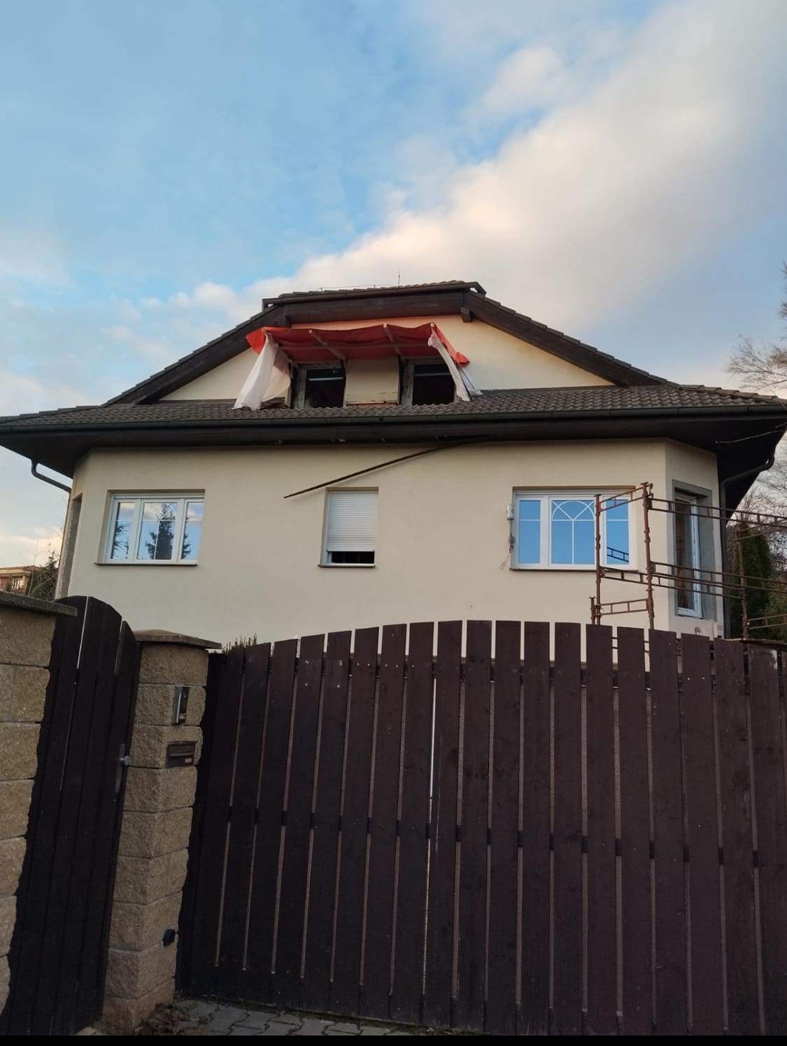 IMG_3320 Venkovní pohled na dům před samotnou instalací balkonu