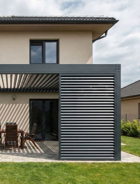 bioklimaticka terasa z pevne ocelove konstrukce